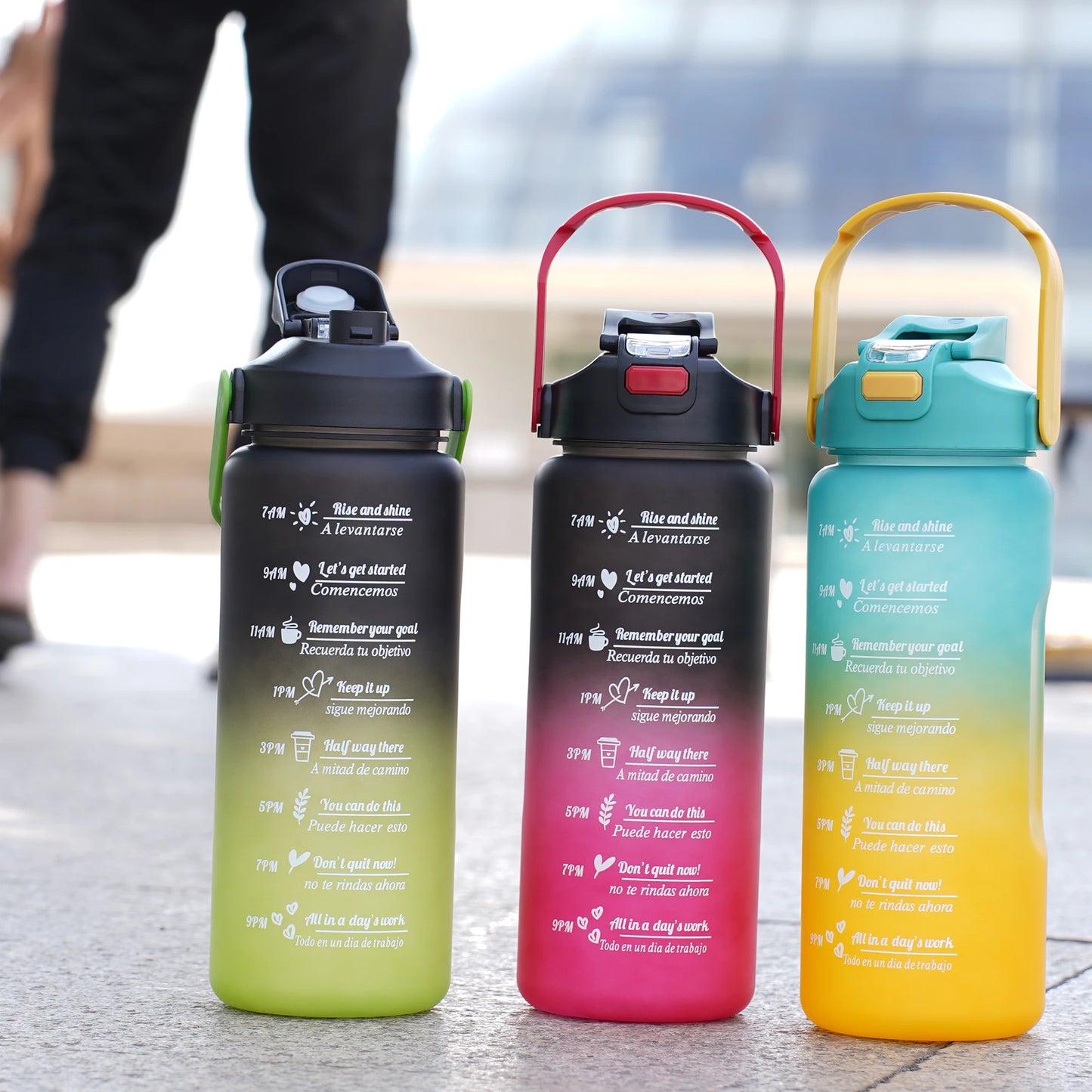 Gourde noire et verte pour le sport avec paille - 2L